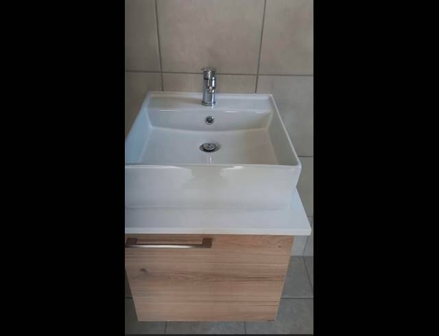 1 BEDROOM PROPERTY TO RENT IN MIDRIDGE PARK